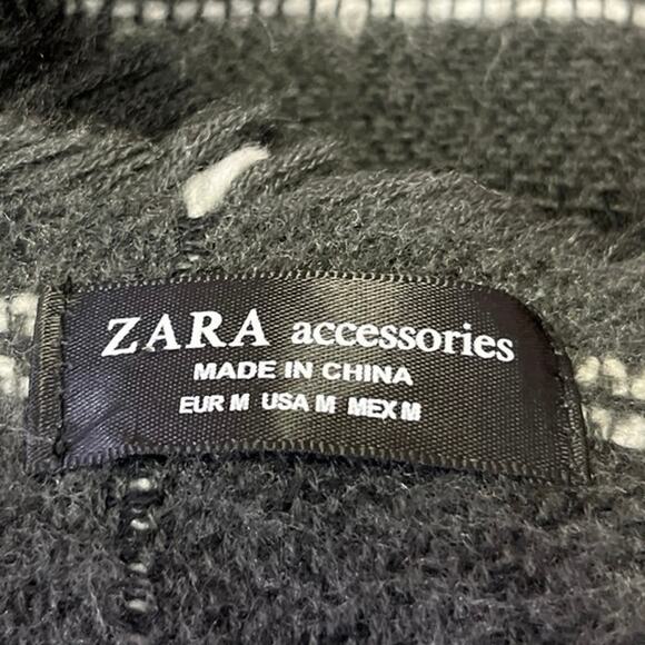 Zara Women's Black Gray Striped Knit Fringe Shawl Wrap Scarf Size M - Picture 3 of 3